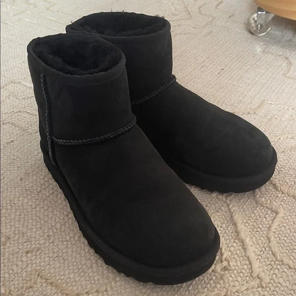 UGG CLASSIC MINI BOOTS - Picture 5 of 10